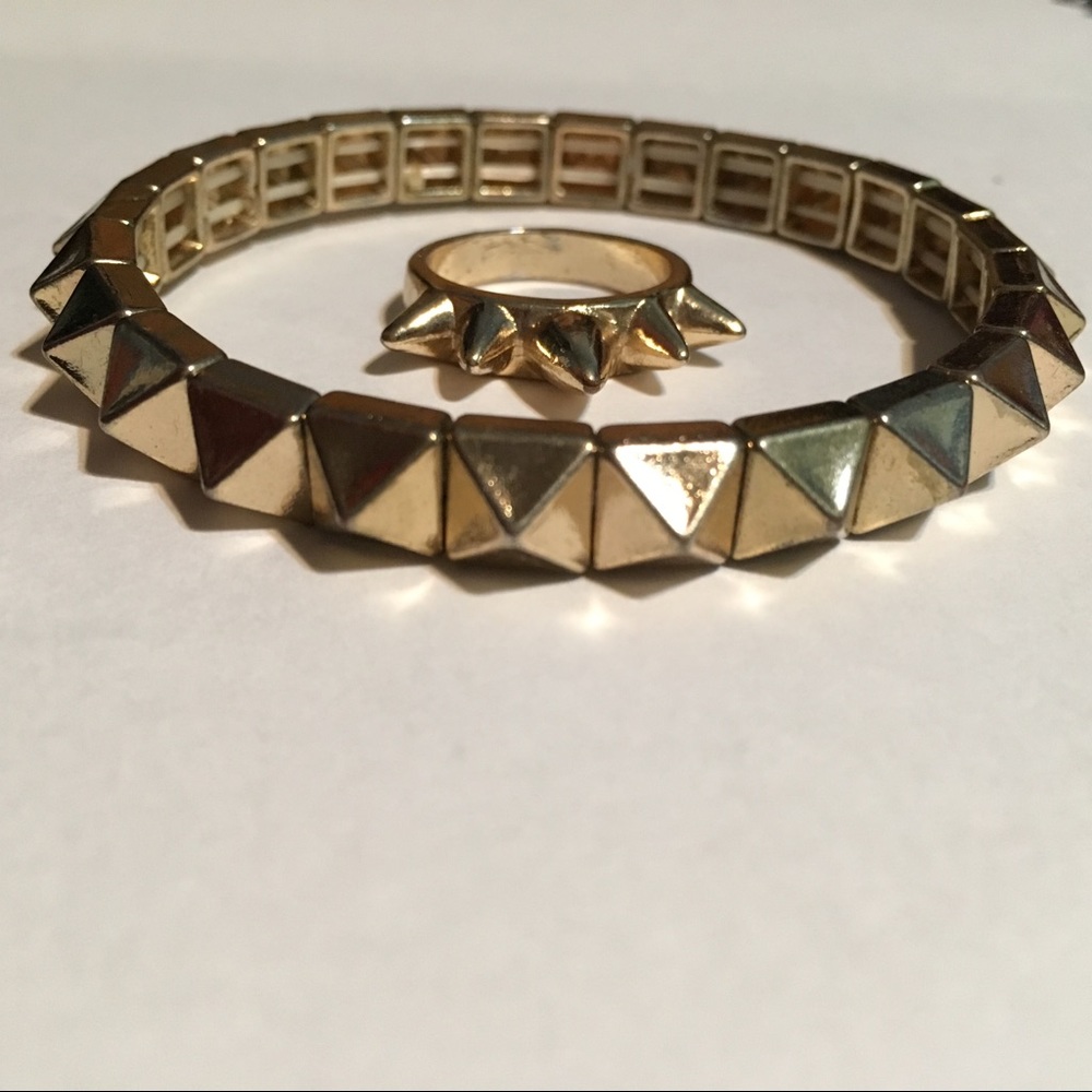 Gold spike ring